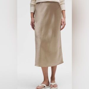 NWT Lululemon Satin Midi Skirt Sheer Oak Size XL  MSRP $118